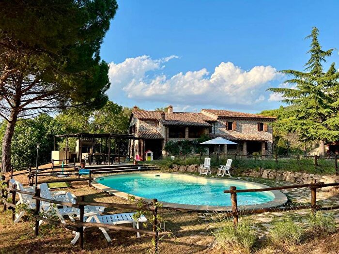 Casa con 6 locali in vendita in Ficareto, Todi