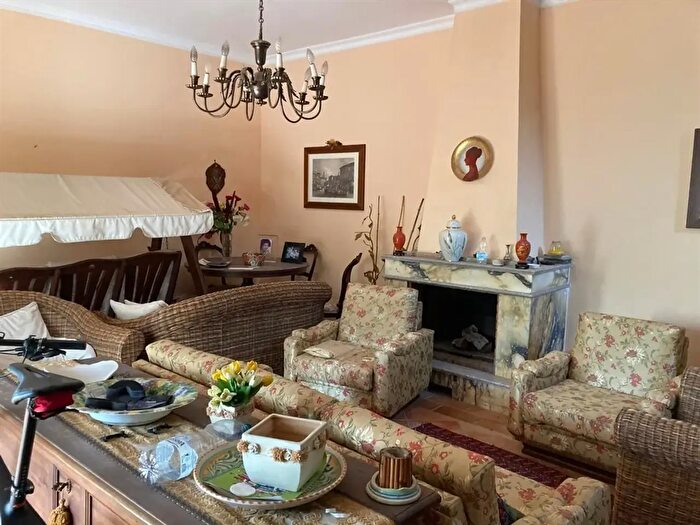 Casa con 8 locali in vendita in Agrigento