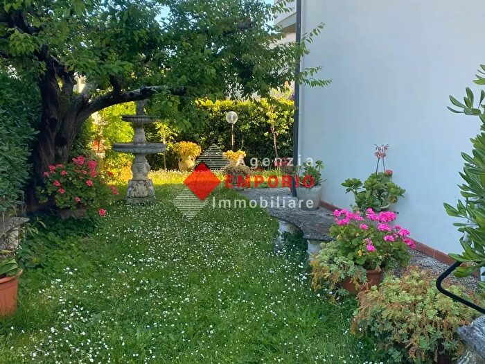 Casa con 6 locali in vendita in Vicopisano