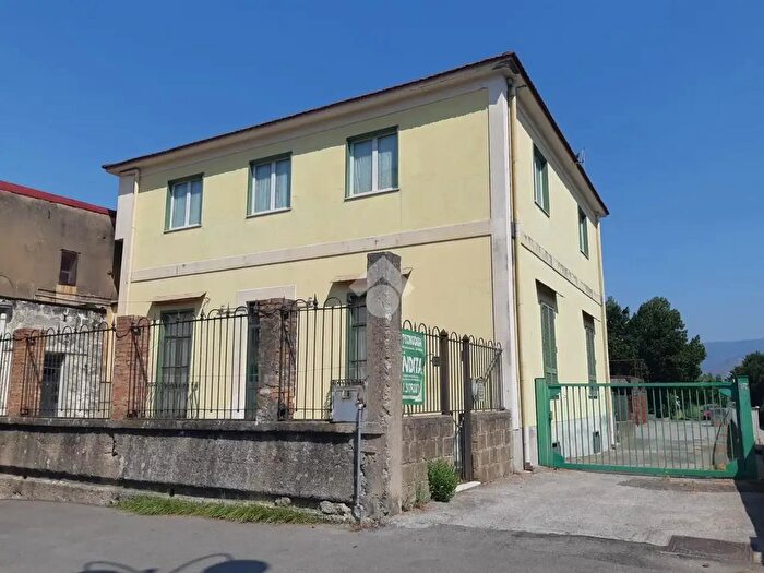 Casa con 12 locali in vendita in Via Anna Calenda dei Tavani, Nocera Inferiore