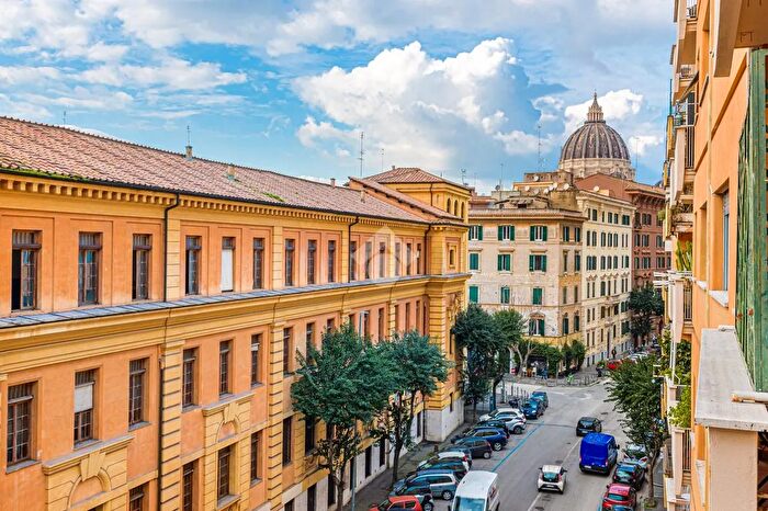 Appartamento quadrilocale in vendita in Via delle Fornaci, Roma