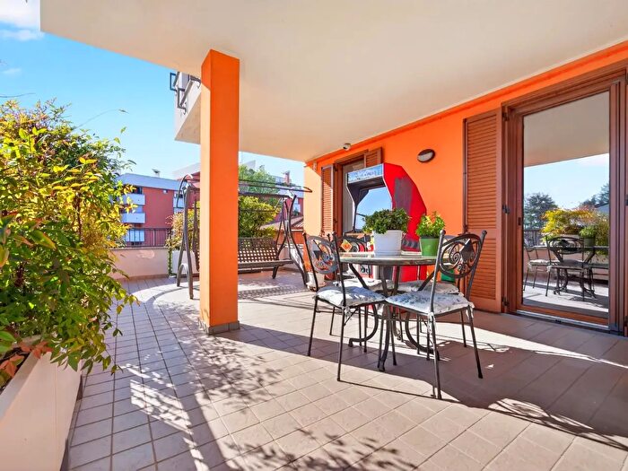 Appartamento con 5 locali in vendita in Arese