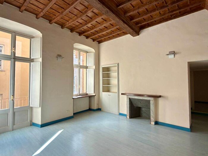 Appartamento trilocale in affitto in Via Porta Palatina, Quadrilatero Romano, Torino