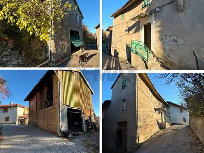 Casa con 9 locali in vendita in Carcare