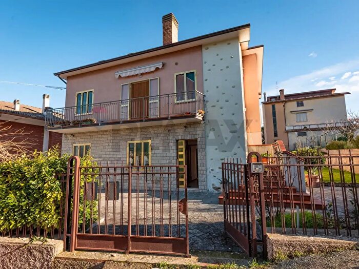 Casa con 8 locali in vendita in Cupramontana