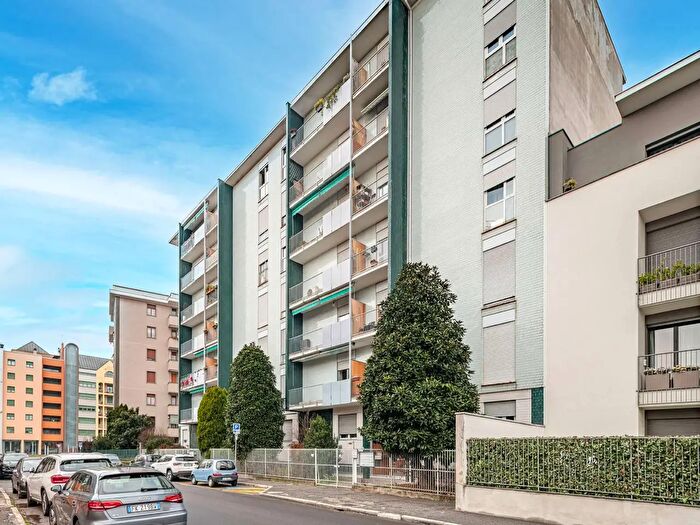 Appartamento trilocale in vendita in Via Padre Reginaldo Giuliani, Lissone