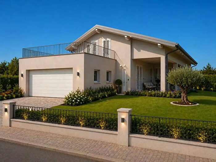 Casa con 5 locali in vendita in Via Menegardo, Bregnano
