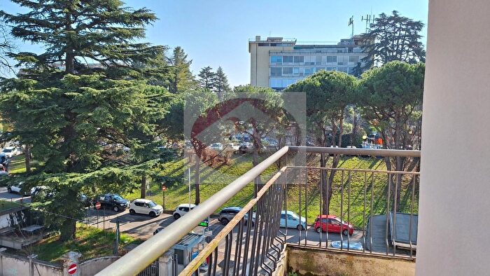 Appartamento quadrilocale in vendita in Via Francesco Tamagno, Varese