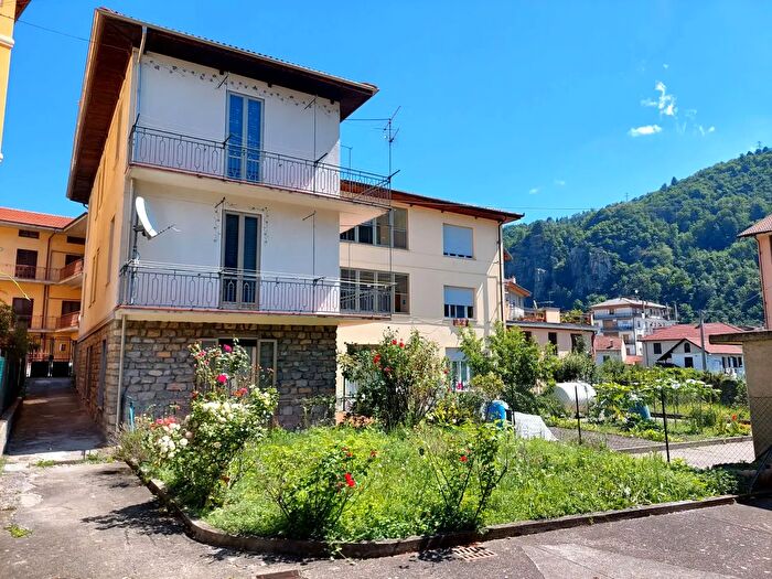 Casa con 14 locali in vendita in Viale Cagna, Ormea