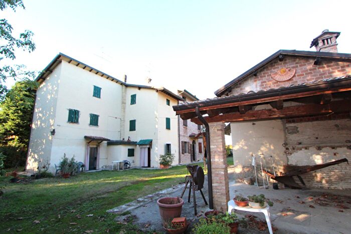 Casa con 7 locali in vendita in Via Magazzino, Valsamoggia