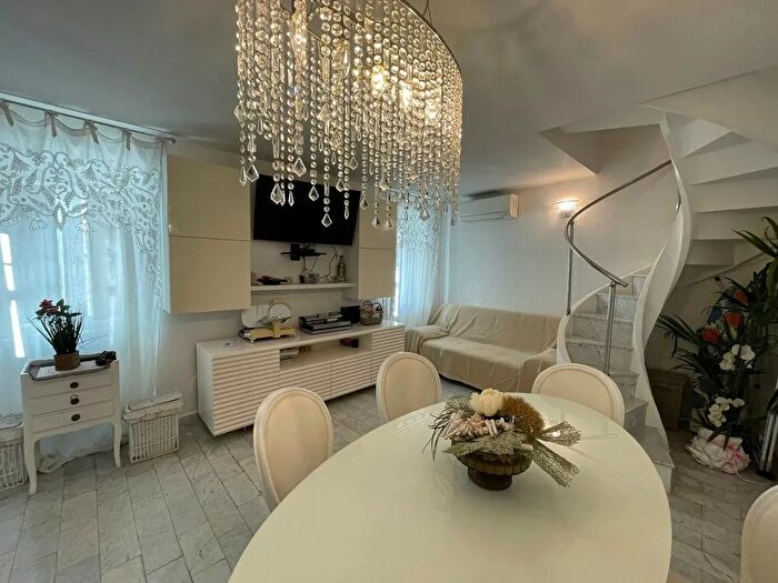 Casa bilocale in vendita in Via Ammiraglio Morin a, Forte Dei Marmi