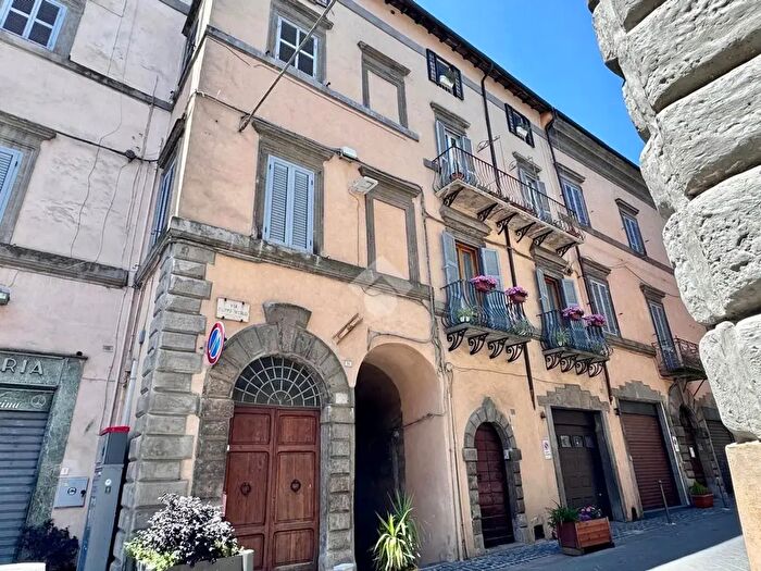 Appartamento trilocale in vendita in Via Filippo Nicolai, Caprarola