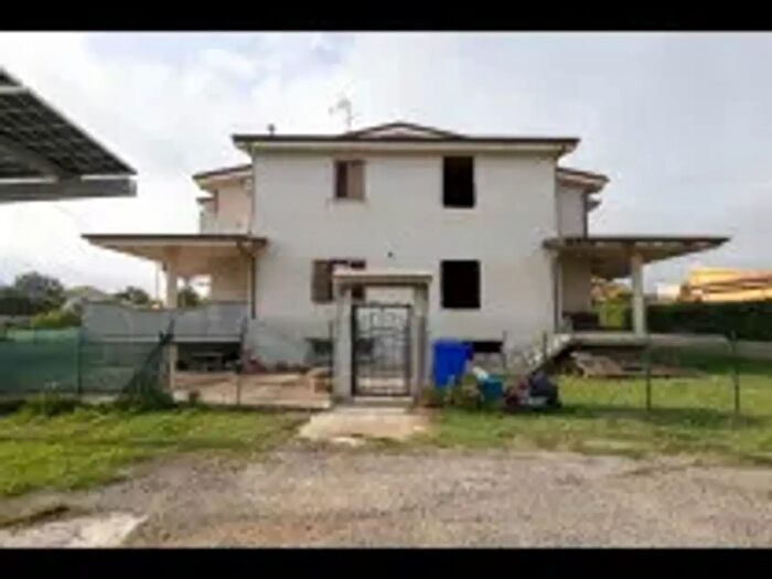 Casa con 6 locali in vendita in Via Roberto Niederer, Soveria Simeri