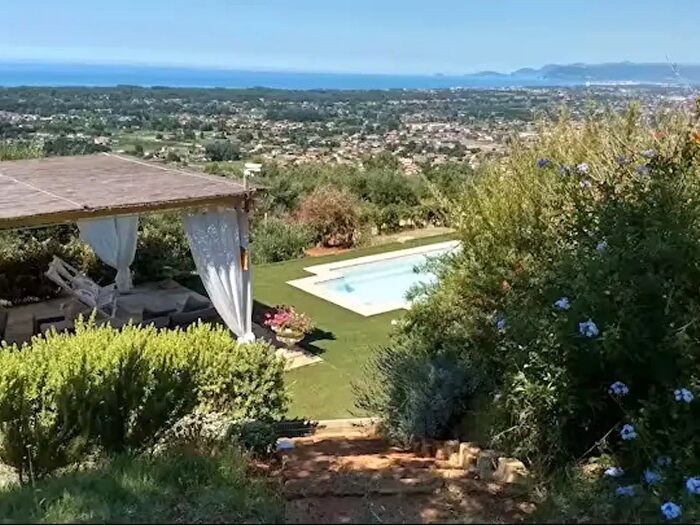 Casa con 12 locali in affitto in Pietrasanta