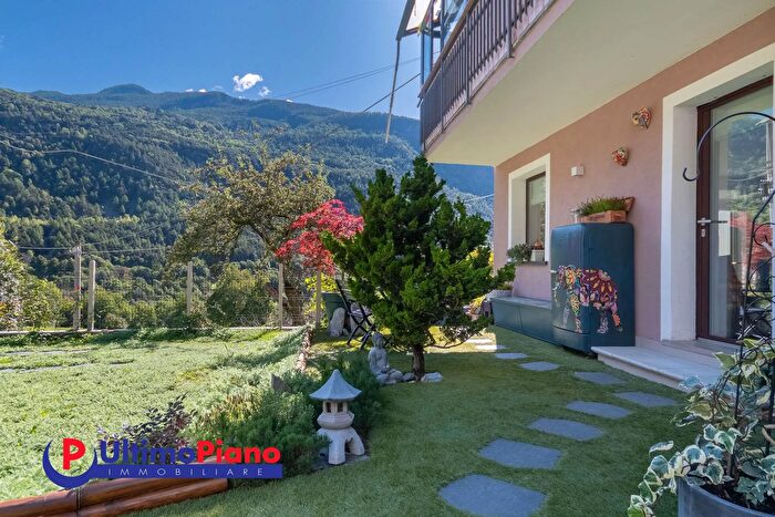 Appartamento trilocale in vendita in Frazione Epaillon, Antey Saint Andre