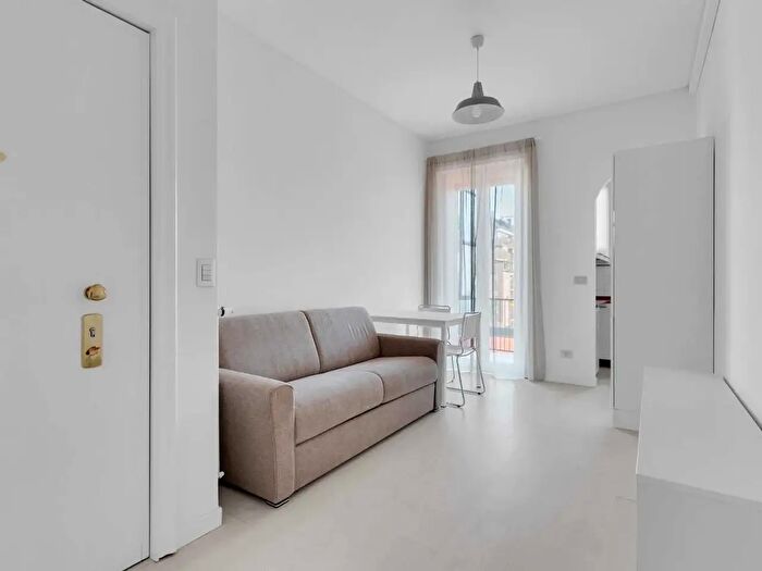 Appartamento bilocale in affitto in Via Costanza, Milano
