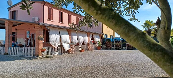 Casa con 8 locali in vendita in Trecenta