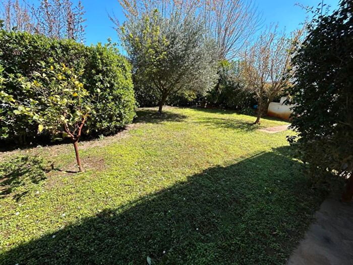 Casa trilocale in affitto in Via Ceriale, Fregene, Fiumicino