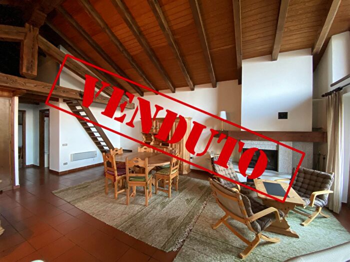 Appartamento trilocale in vendita in Via San Colombano, Novate Mezzola