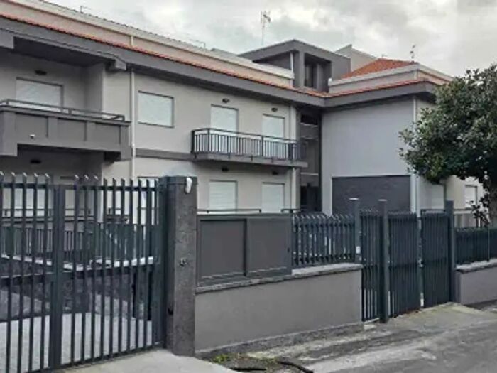 Appartamento con 6 locali in vendita in San Gregorio Di Catania