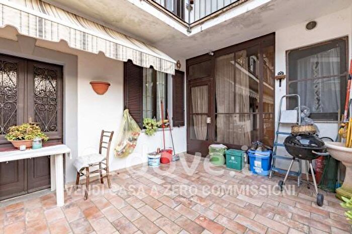 Appartamento trilocale in vendita in Contrada Carnisio, Cocquio Trevisago