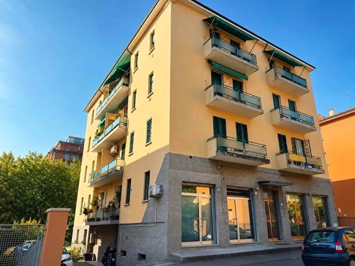 Appartamento bilocale in vendita in Via Lazio, Bologna