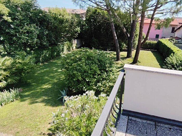 Appartamento quadrilocale in affitto in Via Montello, Montello San Salvatore, Seregno