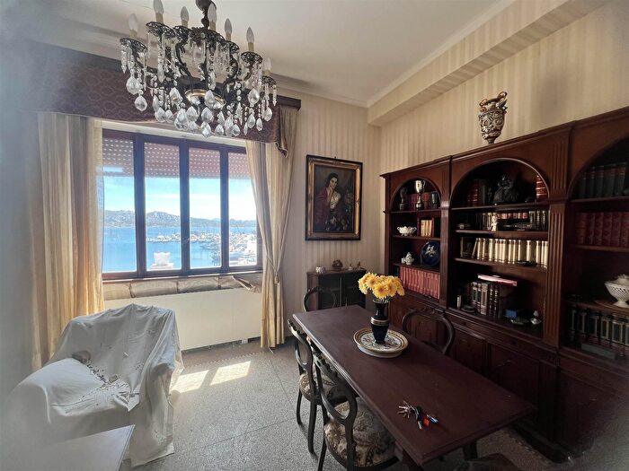 Appartamento con 6 locali in vendita in Cala Gavetta Fronte Mare, La Maddalena