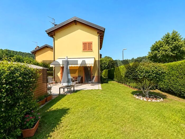 Casa trilocale in vendita in Via al Parco Giochi, San Bernardino Verbano