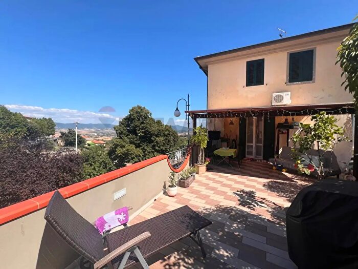 Casa quadrilocale in vendita in Rosignano Marittimo
