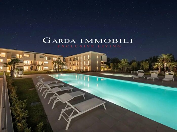 Appartamento trilocale in vendita in Via Francesco Agello, Desenzano Del Garda