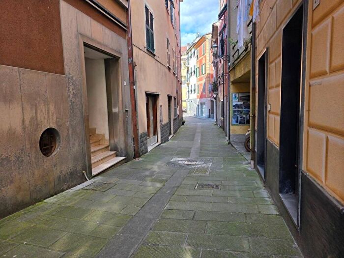 Appartamento con 6 locali in affitto in Via Angelo Grilli, Centro, Borzonasca