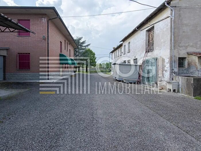 Casa con 7 locali in vendita in Via Colombaroni, Solarolo