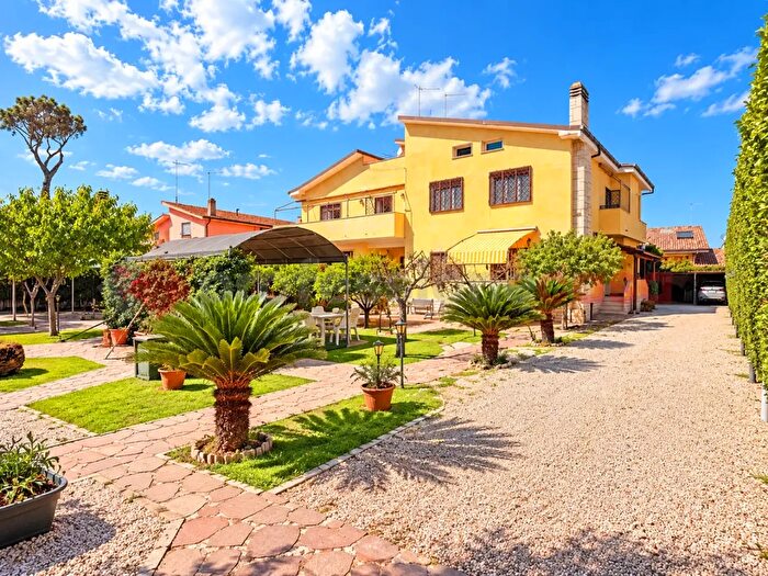 Casa con 5 locali in vendita in Via Borgognoni, Roma