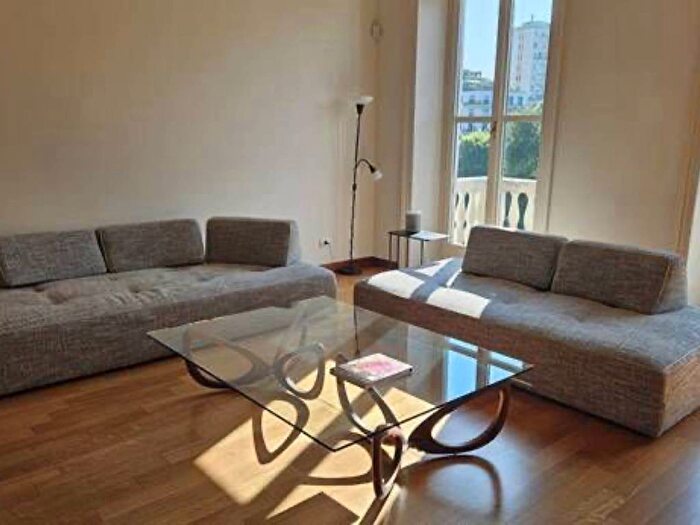 Appartamento quadrilocale in affitto in Palestro, Milano