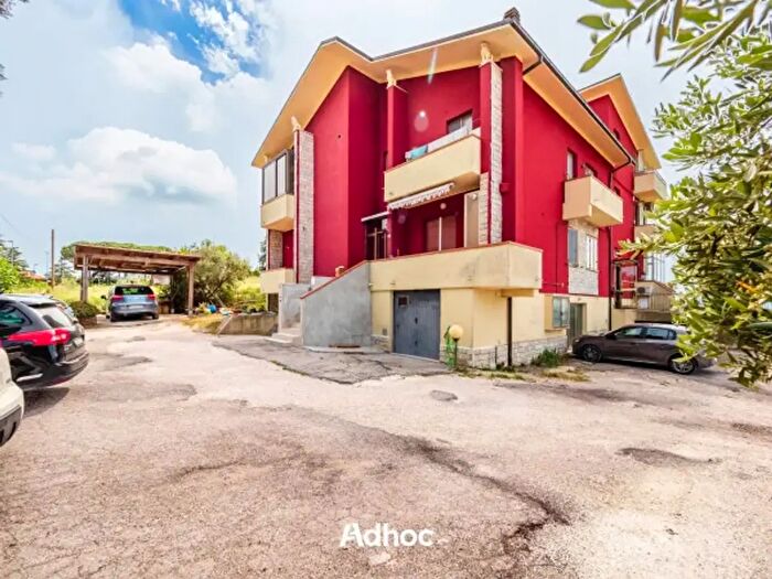 Appartamento trilocale in vendita in Str S Fortunato, San Costanzo