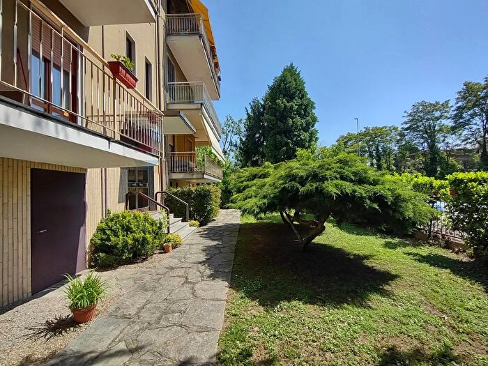Appartamento trilocale in affitto in Via Lardirago, Pavia