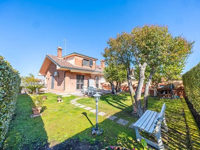 Casa quadrilocale in vendita in Via Madonna della Pace, Guidonia Montecelio