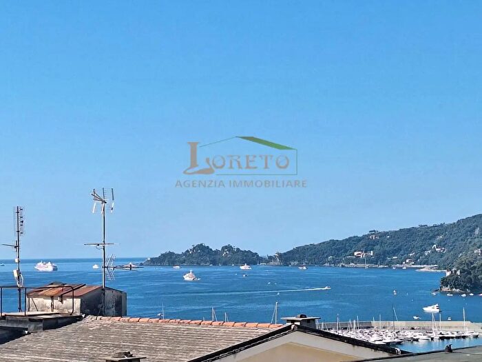 Appartamento trilocale in vendita in Via Bozzo Costa, Rapallo