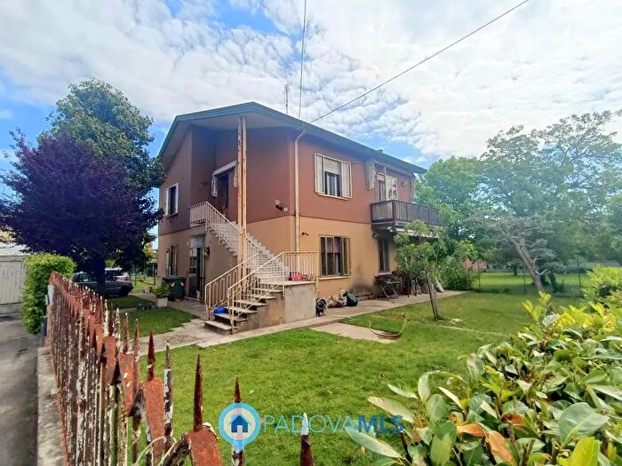 Casa con 8 locali in vendita in Via Ordelaffo Faliero, Padova
