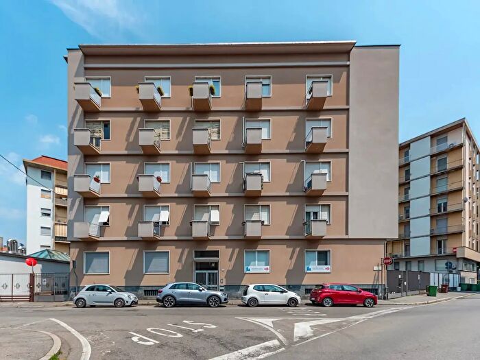 Appartamento quadrilocale in vendita in Via Ivrea, Gallarate