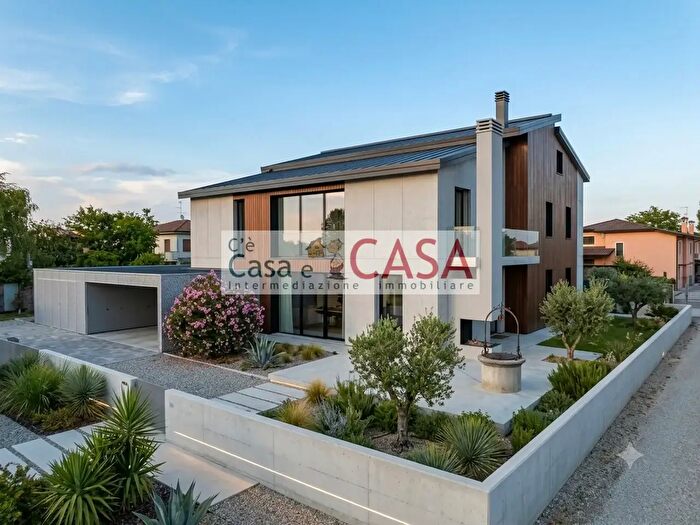 Casa con 5 locali in vendita in Via Roma, Selvazzano Dentro