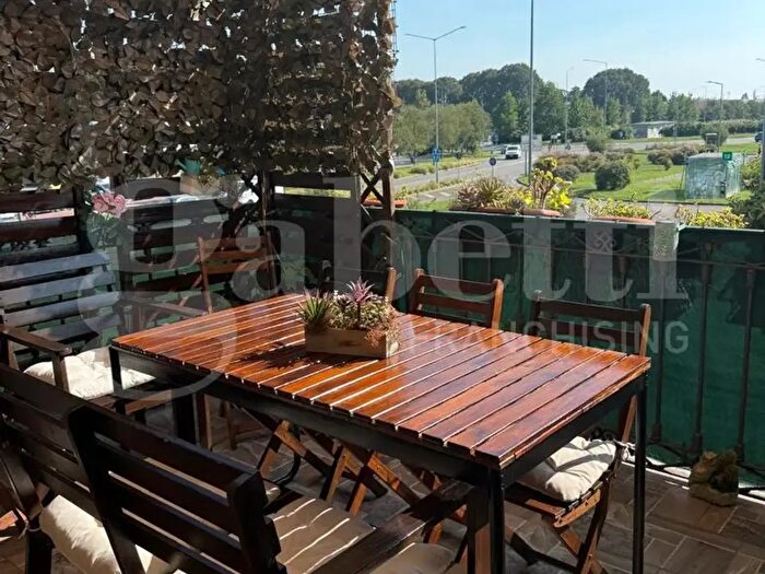 Appartamento trilocale in vendita in Via Lomabardia, Monza