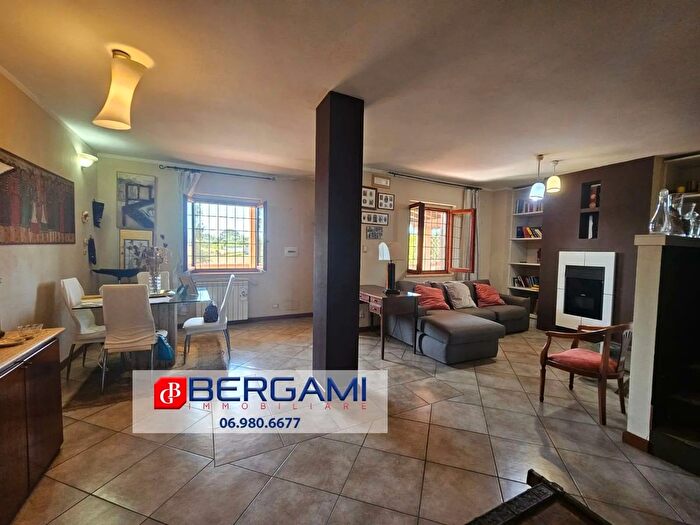 Casa quadrilocale in vendita in Via Spino Bianco, Nettuno