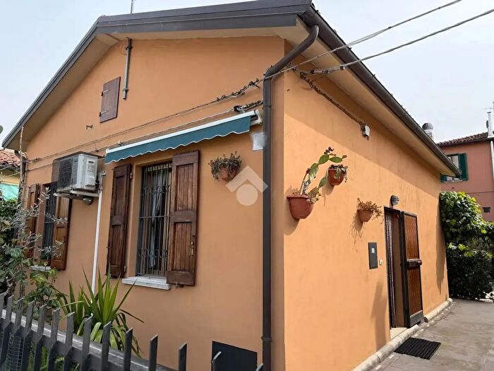 Casa trilocale in vendita in Via Piana, Bologna