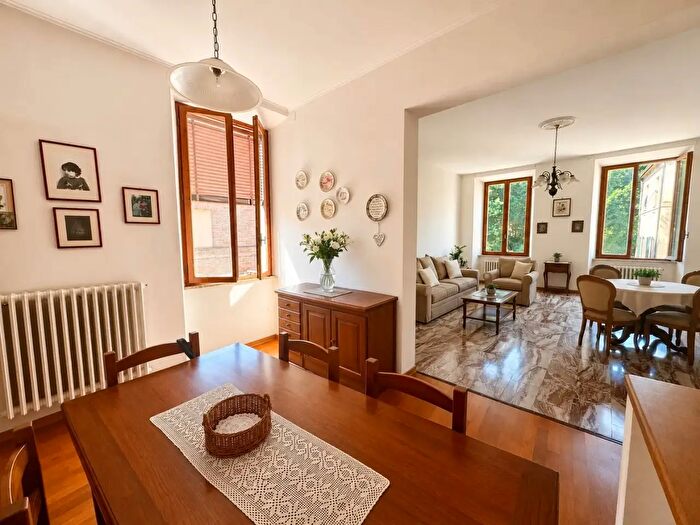 Appartamento con 5 locali in vendita in Via di Fieravecchia, Siena