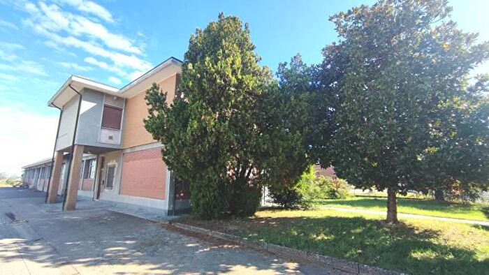 Casa con 18 locali in vendita in Stradella