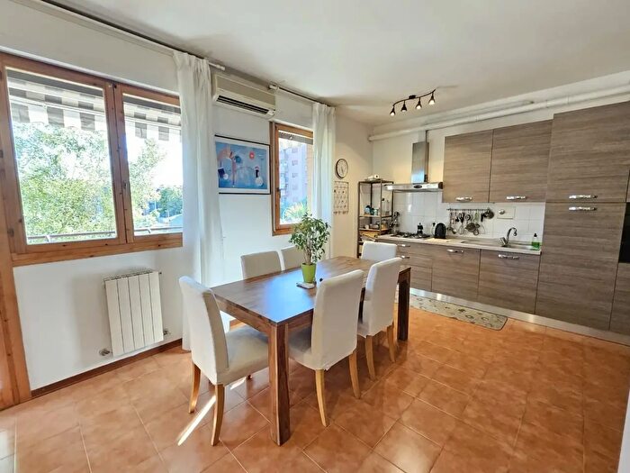Appartamento trilocale in affitto in Via della Beverara, Bologna