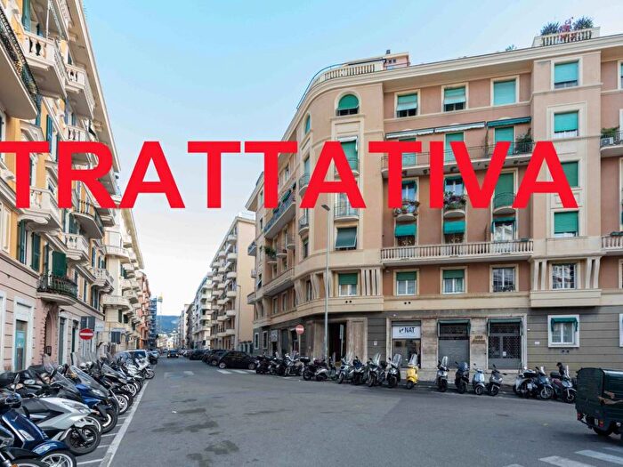Appartamento trilocale in affitto in Via Trento, Albaro, Genova