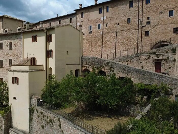Casa con 11 locali in vendita in Cerreto di Spoleto, Cerreto Di Spoleto
